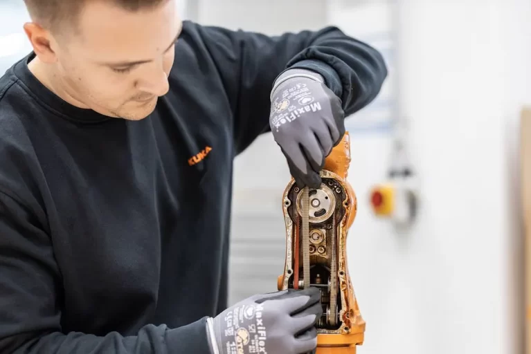 kuka-robot-bakim-servis9